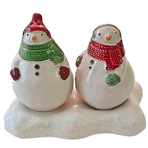 Hallmark Chubby Snowmen Salt & Pepper Shakers on a Stand of Snow 3.75" x 5" - Picture 1 of 9